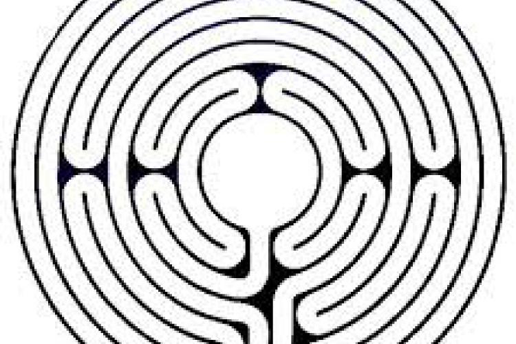 Het labyrint zelf nodigt u uit!